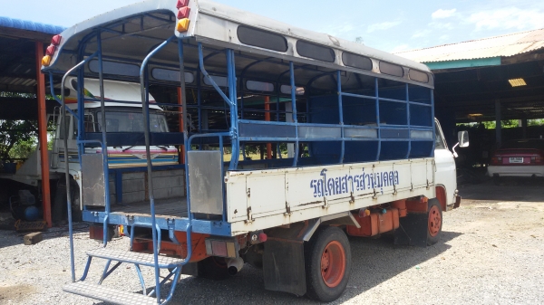 ขายรถ NISSAN เครื่ิอง 4bb1 100cc หลังคาโดยสาร