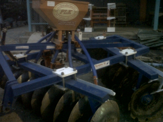 อุปกรณ์การเกษตร  เครื่องหว่าน  ตีนกันจม