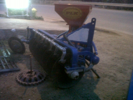 อุปกรณ์การเกษตร  เครื่องหว่าน  ตีนกันจม