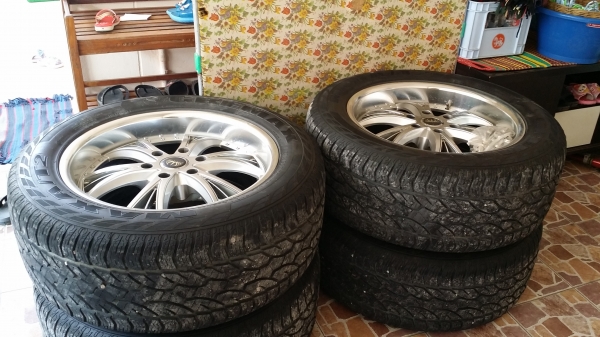 ขายด่วน ล้อแม็กขอบ20" พร้อมยาง 275-55 สภาพสวย พร้อมน๊อต