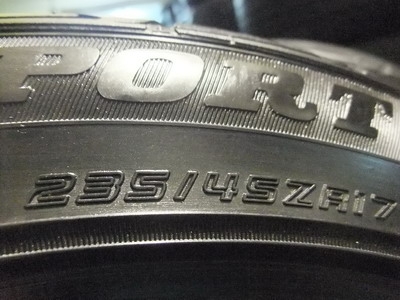 ยาง Dunlop 235/45/17 ปี09