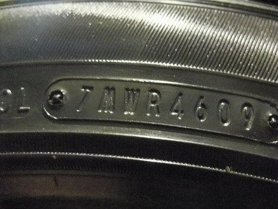 ยาง Dunlop 235/45/17 ปี09