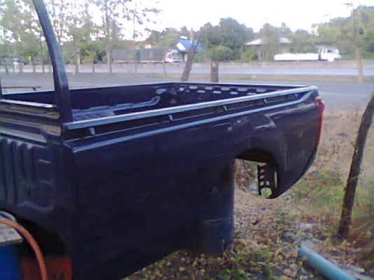 ขายกระบะเปล่าISUZUออนิวส์ สีนํ้าเงินหรือจะเปลี่ยนสียินดีทำให้ 17,500บาทส่งได้