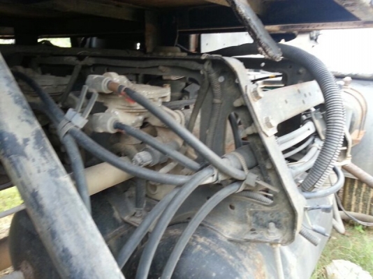 รถอีซูซุ 10 ล้อ หัวลาก  320 แรงม้า.   ปี 46   สนใจติดต่อ 081 - 6079515