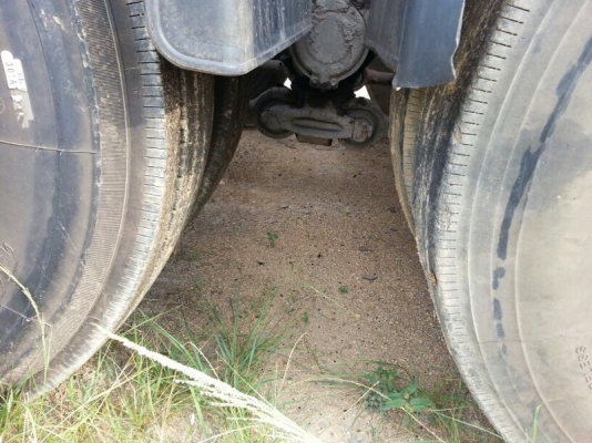 รถอีซูซุ 10 ล้อ หัวลาก  320 แรงม้า.   ปี 46   สนใจติดต่อ 081 - 6079515