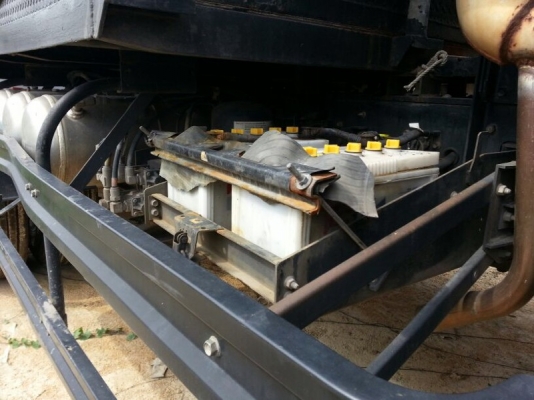 รถอีซูซุ 10 ล้อ หัวลาก  320 แรงม้า.   ปี 46   สนใจติดต่อ 081 - 6079515