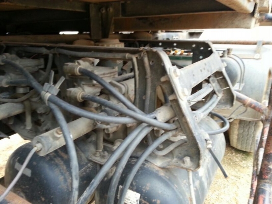 รถอีซูซุ 10 ล้อ หัวลาก  320 แรงม้า.   ปี 46   สนใจติดต่อ 081 - 6079515