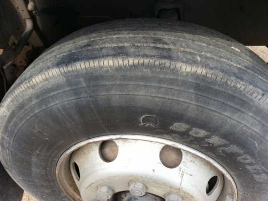 รถอีซูซุ 10 ล้อ หัวลาก  320 แรงม้า.   ปี 46   สนใจติดต่อ 081 - 6079515