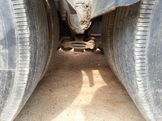 รถอีซูซุ 10 ล้อ หัวลาก  320 แรงม้า.   ปี 46   สนใจติดต่อ 081 - 6079515