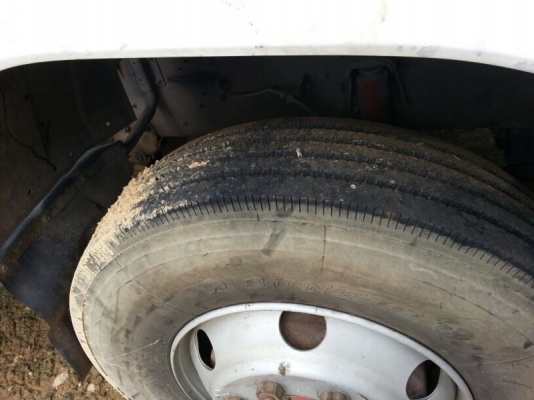 รถอีซูซุ 10 ล้อ หัวลาก  320 แรงม้า.   ปี 46    สนใจติดต่อ 081 - 6079515