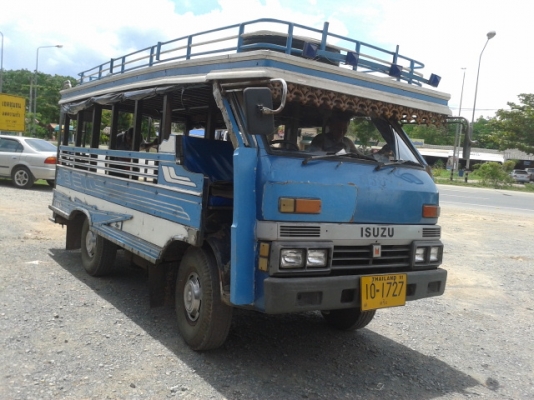 ขายแล้วค่ะ ไป อ. เขาชัยสน จ . พัทลุง รถอีซูสุสองแถวไม้..4 ล้อใหญ่ (แบบอันดามัน) พร้อมใช้งาน (รถสวยแบบโบราณ ) ขายแล้วค่ะ ไป อ. เขาชัยสน จ . พัทลุง รถอีซูสุสองแถวไม้..4 ล้อใหญ่ (แบบอันดามัน) พร้อมใช้งาน (รถสวยแบบโบราณ )