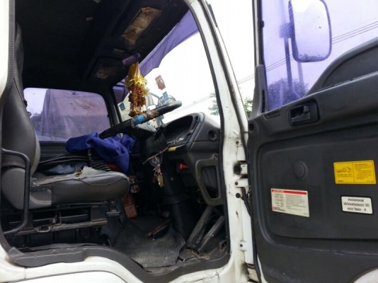 รถอีซูซุ 10 ล้อ หัวลาก  320 แรงม้า.   ปี 46    สนใจติดต่อ 081 - 6079515