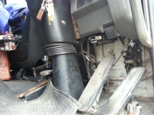 รถอีซูซุ 10 ล้อ หัวลาก  320 แรงม้า.   ปี 46    สนใจติดต่อ 081 - 6079515