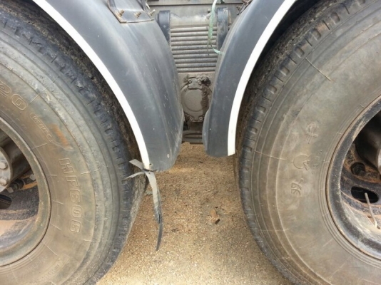 รถอีซูซุ 10 ล้อ หัวลาก  320 แรงม้า.   ปี 46    สนใจติดต่อ 081 - 6079515