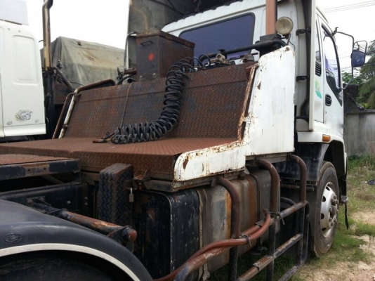 รถอีซูซุ 10 ล้อ หัวลาก  320 แรงม้า.   ปี 46    สนใจติดต่อ 081 - 6079515