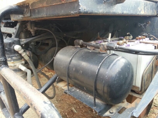 รถอีซูซุ 10 ล้อ หัวลาก  320 แรงม้า.   ปี 46    สนใจติดต่อ 081 - 6079515