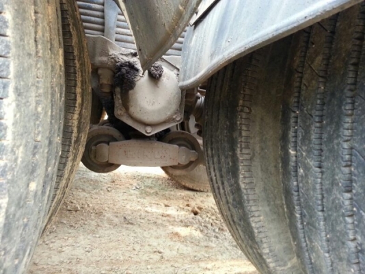 รถอีซูซุ 10 ล้อ หัวลาก  320 แรงม้า.   ปี 46    สนใจติดต่อ 081 - 6079515