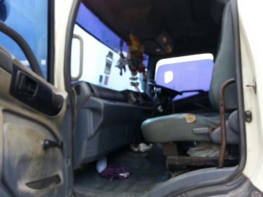 รถอีซูซุ 10 ล้อ หัวลาก  320 แรงม้า.   ปี 46    สนใจติดต่อ 081 - 6079515