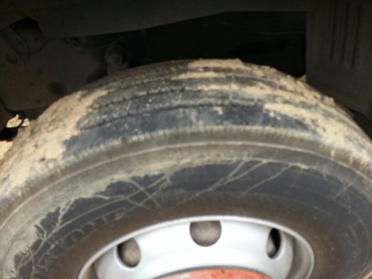 รถอีซูซุ 10 ล้อ หัวลาก  320 แรงม้า.   ปี 46    สนใจติดต่อ 081 - 6079515