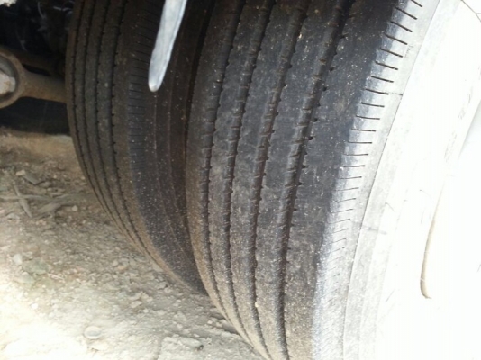 รถอีซูซุ 10 ล้อ หัวลาก  320 แรงม้า.   ปี 46    สนใจติดต่อ 081 - 6079515