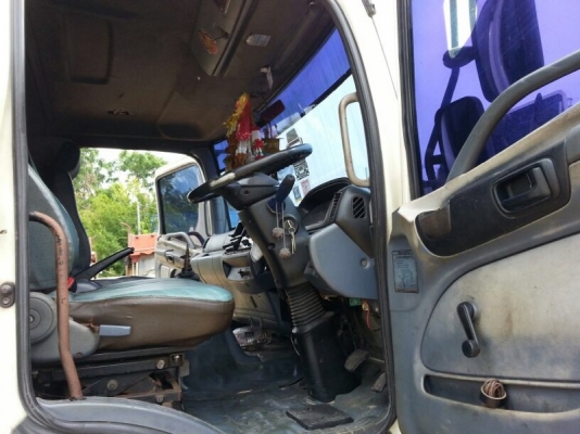 รถอีซูซุ 10 ล้อ หัวลาก  320 แรงม้า.   ปี 46    สนใจติดต่อ 081 - 6079515