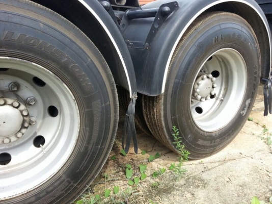 รถอีซูซุ 10 ล้อ หัวลาก  360 แรงม้า. ปี 52   สนใจติดต่อ 081 - 6079515