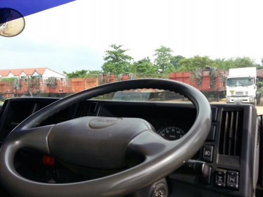 รถอีซูซุ 10 ล้อ หัวลาก  360 แรงม้า. ปี 52   สนใจติดต่อ 081 - 6079515