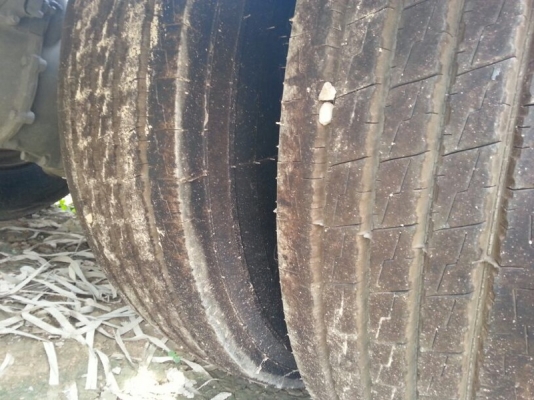 รถอีซูซุ 10 ล้อ หัวลาก  360 แรงม้า. ปี 52   สนใจติดต่อ 081 - 6079515