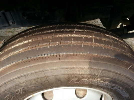 รถอีซูซุ 10 ล้อ หัวลาก  360 แรงม้า. ปี 52   สนใจติดต่อ 081 - 6079515