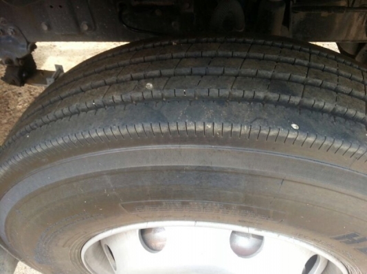 รถอีซูซุ 10 ล้อ หัวลาก  360 แรงม้า. ปี 52   สนใจติดต่อ 081 - 6079515