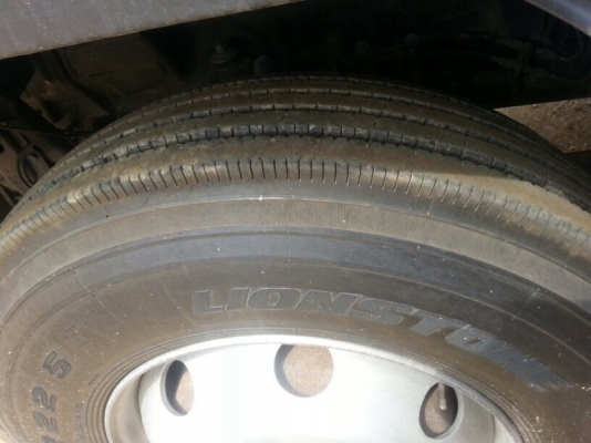 รถอีซูซุ 10 ล้อ หัวลาก  360 แรงม้า. ปี 52   สนใจติดต่อ 081 - 6079515