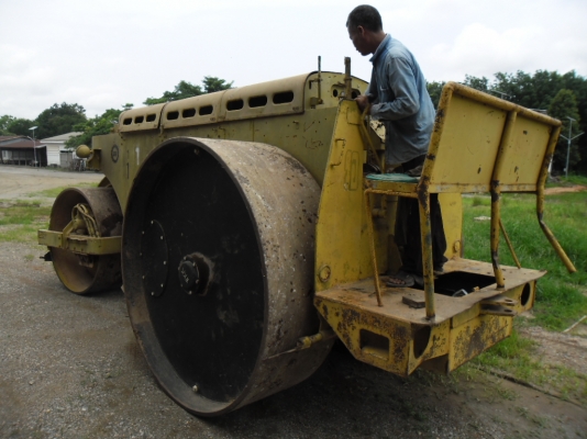 ขายรถบด 3 ล้อเหล็กWATANABE WD 10 ตันสภาพสวยๆพร้อมใช้เอกสารใบสัญยาซื้อขาย