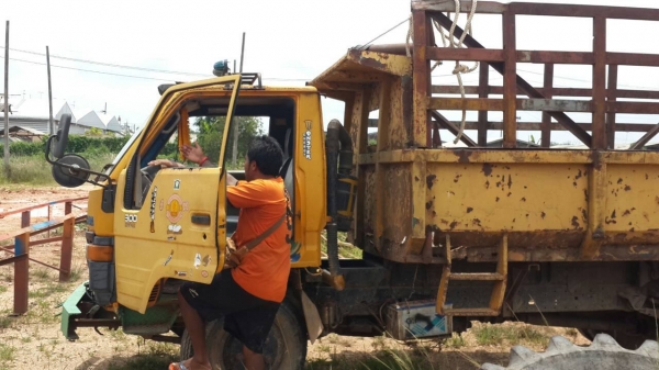 ขายครับ180,000 ดั๊มพ์ เป็นรถเทศบาล มีทะเบียน toyoya Bu 87 115 hp. ดั๊มพ์ 6ล้อสภาพพร้อมใช้งานราคา 180,000 บาท