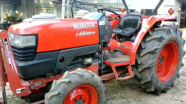ขายแทรกเตอร์คูโบต้า L4508 Di  พร้อมใบมีดดันดินตราช้างครับ