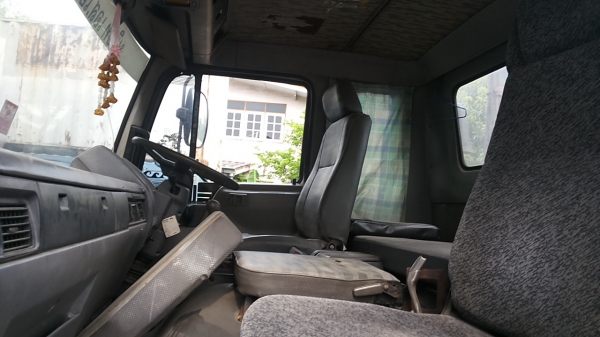 ต้องการขายรถบรรทุก 6 ล้อ HINO รุ่น FF3HCKD(สิงห์ไฮเทค)ทะเบียน 76-7684 หัวลาก