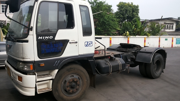 ต้องการขายรถบรรทุก 6 ล้อ HINO รุ่น FF3HCKD(สิงห์ไฮเทค)ทะเบียน 76-7684 หัวลาก