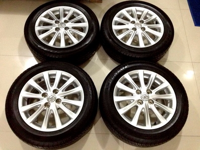 แม็กซ์ VIOS TOP 12ก้าน 15 นิ้ว 4รู100 แม็กซ์ไม่มีรอย พร้อมยาง Dunlop ได้ตจว ส่งได้ Tel.085-150-9040.P