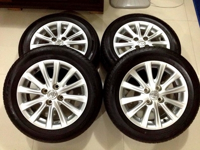 แม็กซ์ VIOS TOP 12ก้าน 15 นิ้ว 4รู100 แม็กซ์ไม่มีรอย พร้อมยาง Dunlop ได้ตจว ส่งได้ Tel.085-150-9040.P