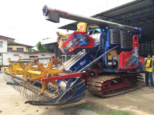 ขายรถเกี่ยวข้าวไทยเส็งยนต์ 12 HT