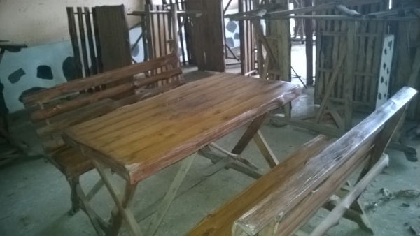 โต๊ะไม้