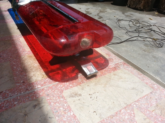 ขายไฟเรนแบบหมุนพร้อมกล่อง100wสภาพดีเหมือนใหม่ใช้น้อยครับ