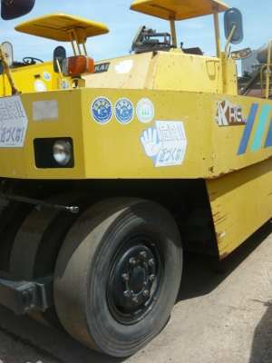 รถบด 9 ล้อยาง Sakai TS200 เก่านอกนำเข้าจากญี่ปุ่น ยังไม่ผ่านการใข้งานในไทย 100\% พร้อมลุยงานทุกสถานะ