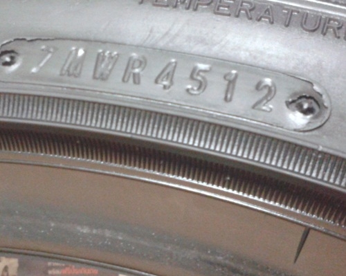 ยาง,225-40-18 DUNLOP LM703 สภาพดีปี12คู่นึง 3,000