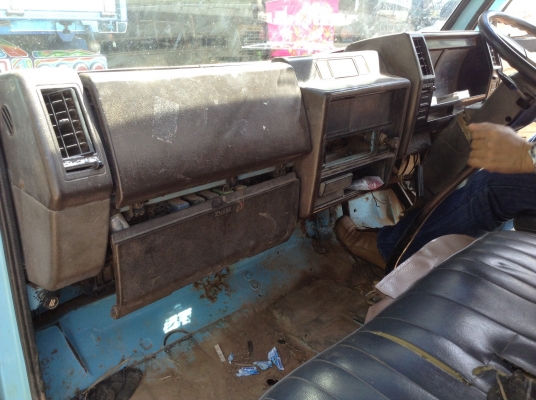 ขาย 6 ล้อ NKR เครื่อง 4BE1 110 แรงม้า เกียร์ยาว ดั้มหัวไม่ได้ ภายในเก๋งสวยไม่ผุ ทะเบียนเต็มพรัอมโอน ราคาต่อรองได้