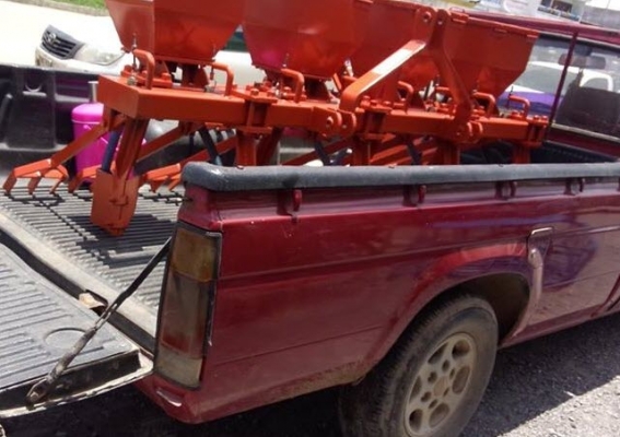 เครื่องหยอดข้าวแห้ง นาแห้ง รถไถ 34แรง-47 แรง ราคา 27500 บาท ของใหม่ รับประกันคุณภาพ