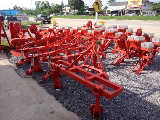เครื่องหยอดข้าวแห้ง นาแห้ง รถไถ 34แรง-47 แรง ราคา 27500 บาท ของใหม่ รับประกันคุณภาพ