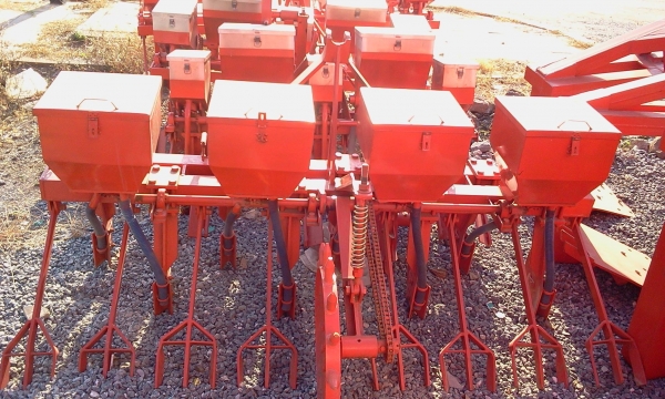 เครื่องหยอดข้าวแห้ง นาแห้ง รถไถ 34แรง-47 แรง ราคา 27500 บาท ของใหม่ รับประกันคุณภาพ