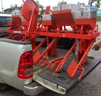 เครื่องหยอดข้าวแห้ง นาแห้ง รถไถ 34แรง-47 แรง ราคา 27500 บาท ของใหม่ รับประกันคุณภาพ