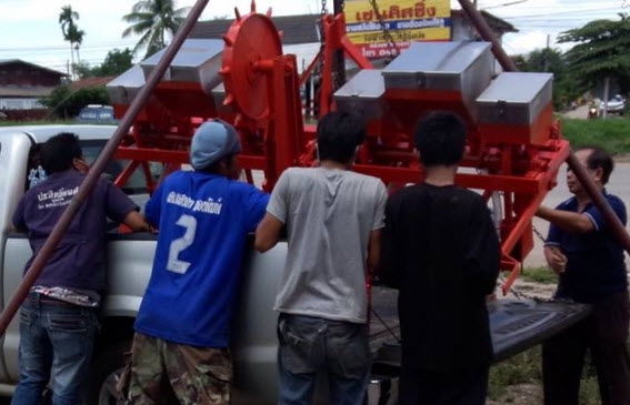 เครื่องหยอดข้าวแห้ง นาแห้ง รถไถ 34แรง-47 แรง ราคา 27500 บาท ของใหม่ รับประกันคุณภาพ