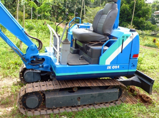 รถขุด KOBELCO SK24 (PC30)
